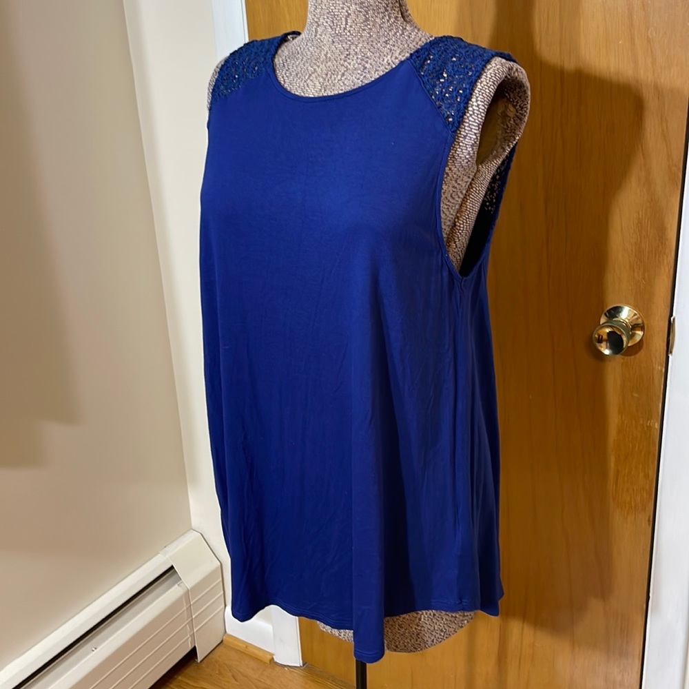 Old Navy Womens XL Sleeveless Blouse Blue with Lace Top Portion of Top